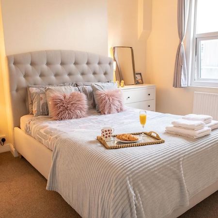 4 Bedroom Flat With High Speed Wi-Fi In North Acton, Ealing, West London Luaran gambar