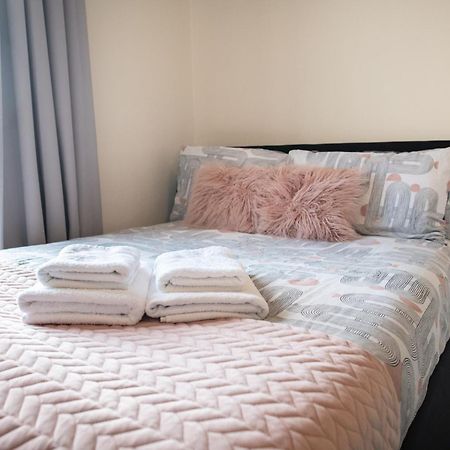 4 Bedroom Flat With High Speed Wi-Fi In North Acton, Ealing, West London Luaran gambar