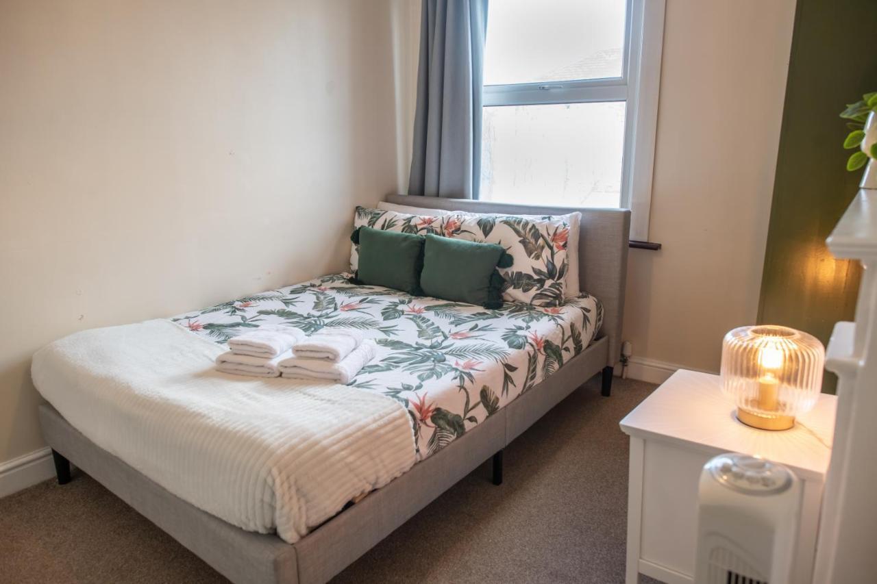 4 Bedroom Flat With High Speed Wi-Fi In North Acton, Ealing, West London Luaran gambar