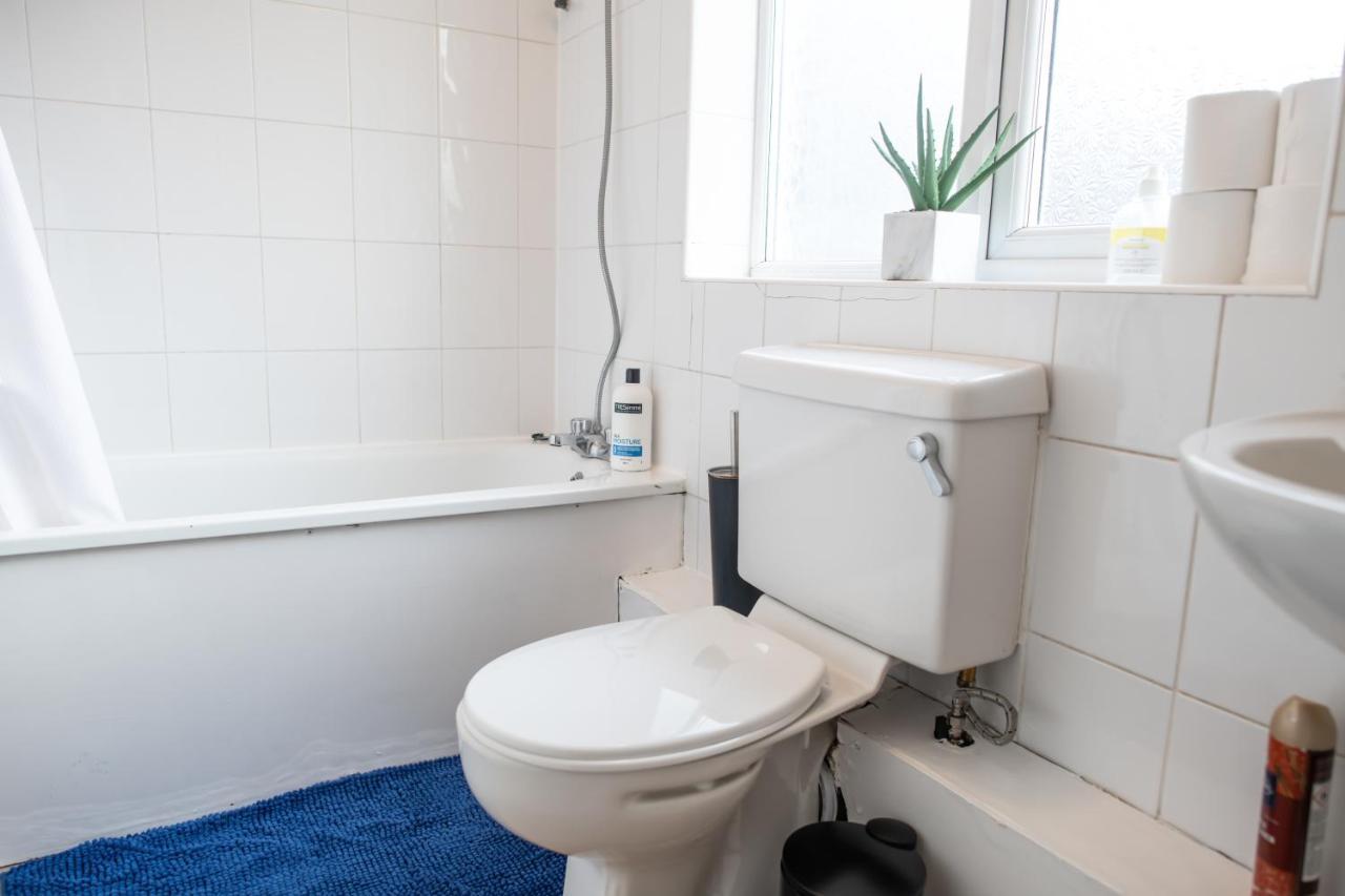 4 Bedroom Flat With High Speed Wi-Fi In North Acton, Ealing, West London Luaran gambar