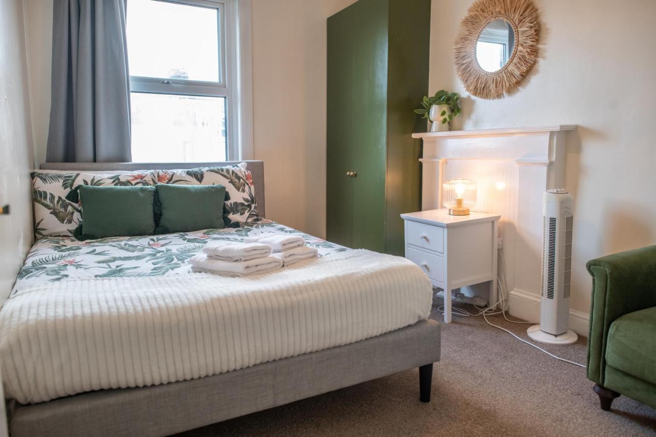4 Bedroom Flat With High Speed Wi-Fi In North Acton, Ealing, West London Luaran gambar