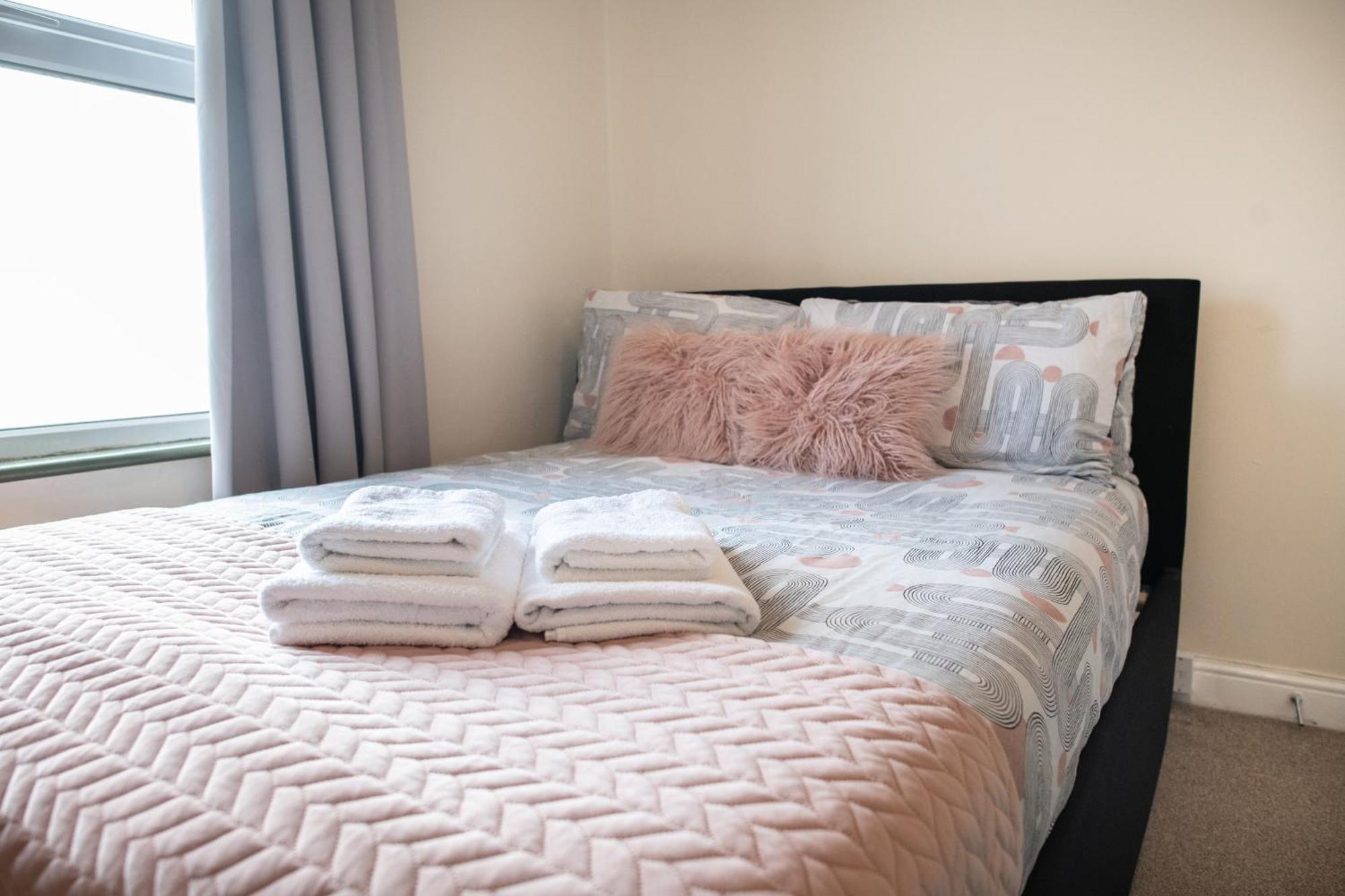 4 Bedroom Flat With High Speed Wi-Fi In North Acton, Ealing, West London Luaran gambar