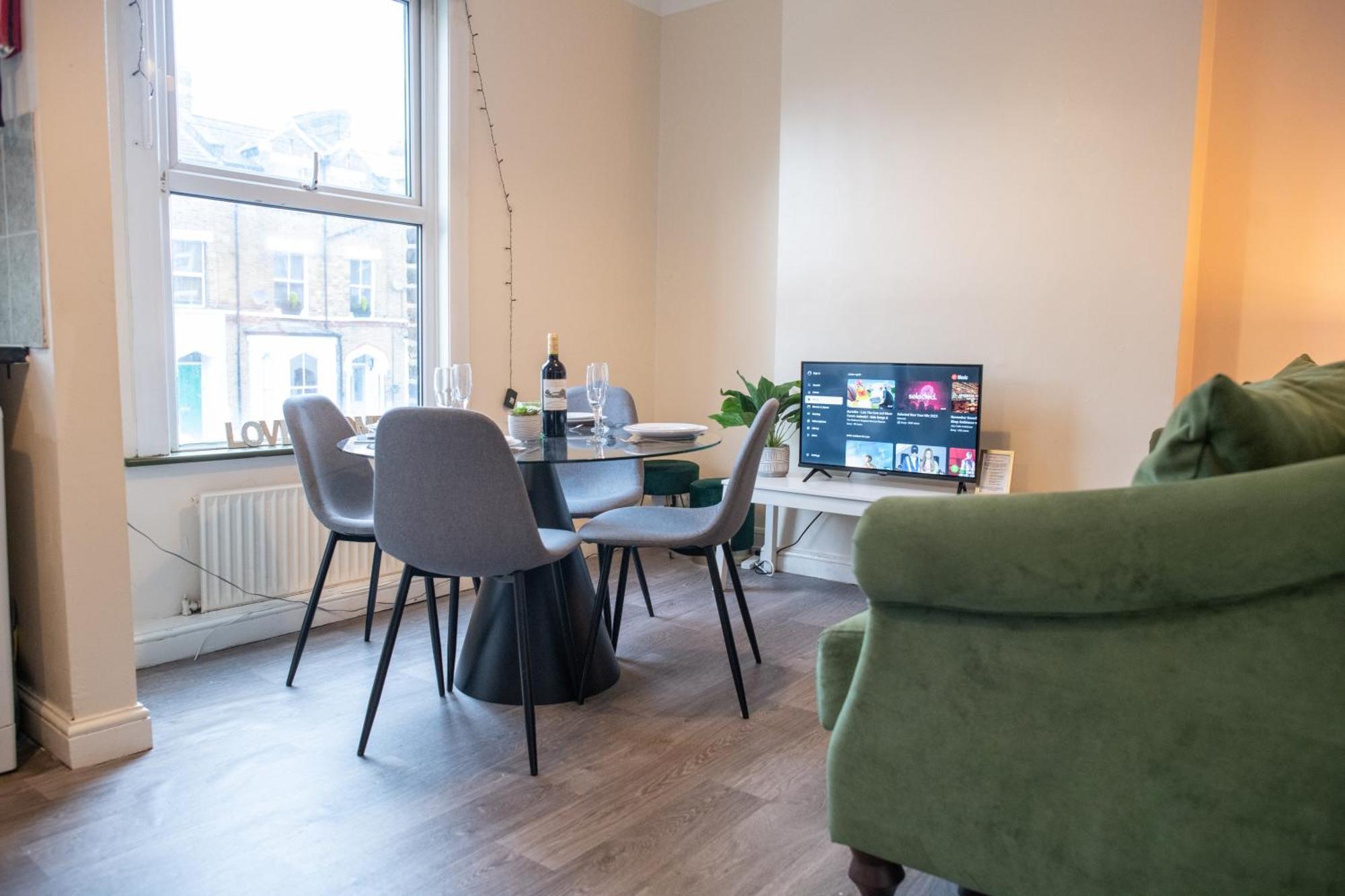4 Bedroom Flat With High Speed Wi-Fi In North Acton, Ealing, West London Luaran gambar