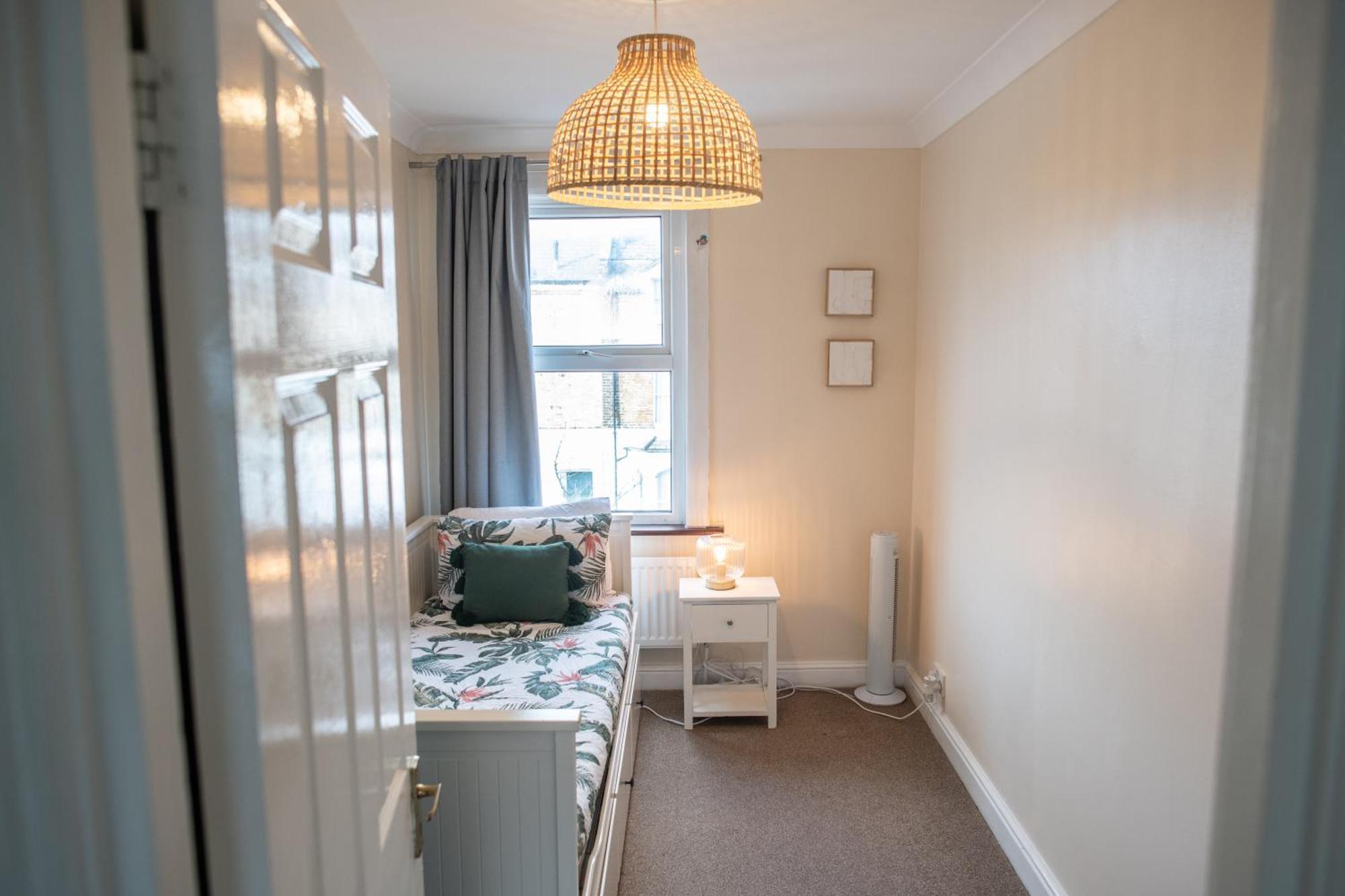 4 Bedroom Flat With High Speed Wi-Fi In North Acton, Ealing, West London Luaran gambar
